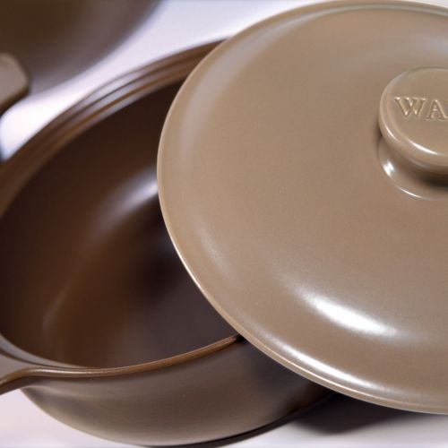 Tegame per induzione colore marrone